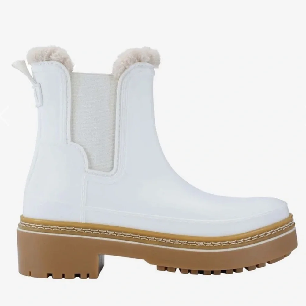 MARC FISHER WOMEN'S FARGO WATERPROOF BOOTIE size 7